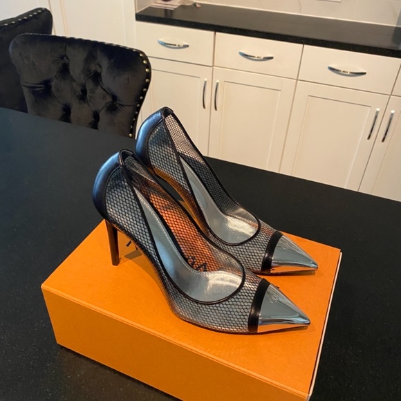Louis Vuitton pump - Picture 5 of 5